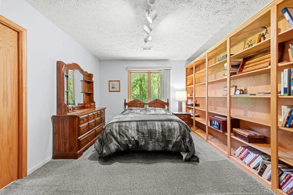 6687 Ridgeview Drive Independence Charter Township MI 48346