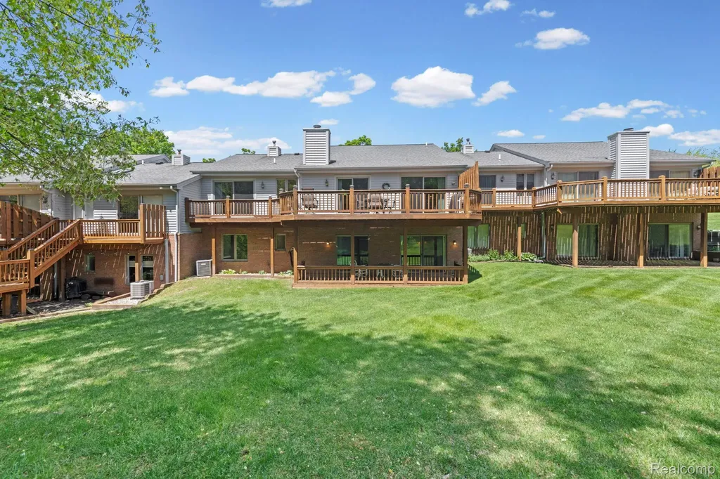 6687 Ridgeview Drive Independence Charter Township MI 48346