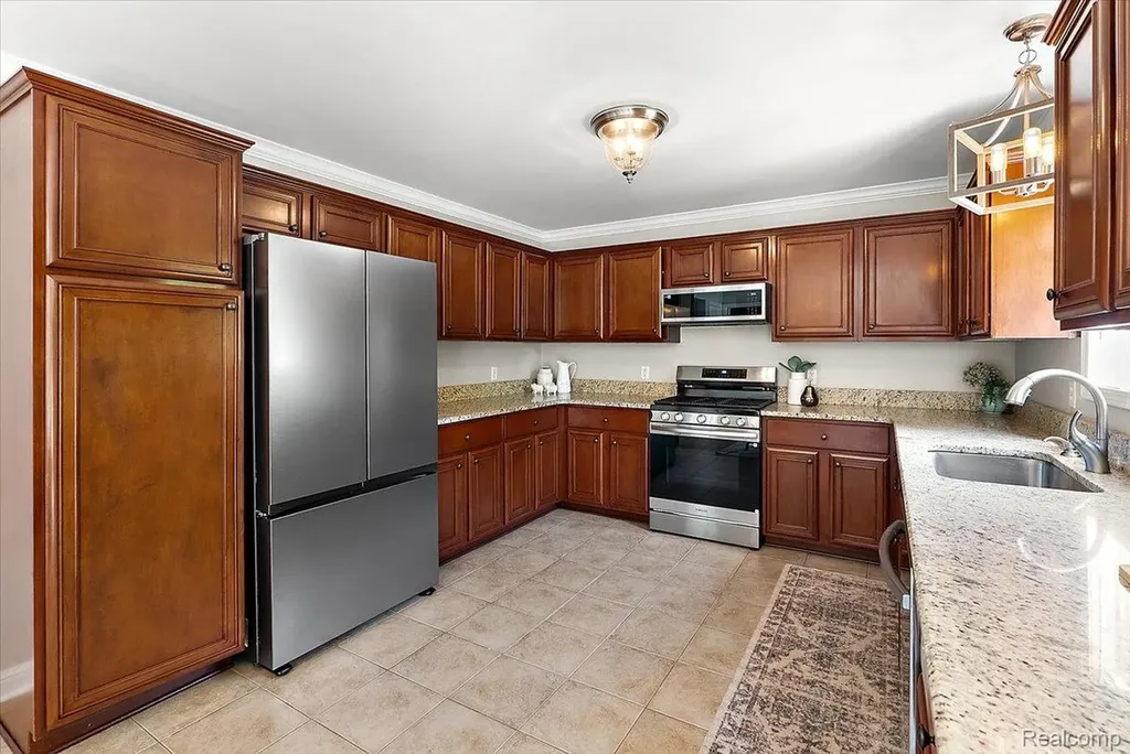 8698 Paul Drive Washington Township MI 48094