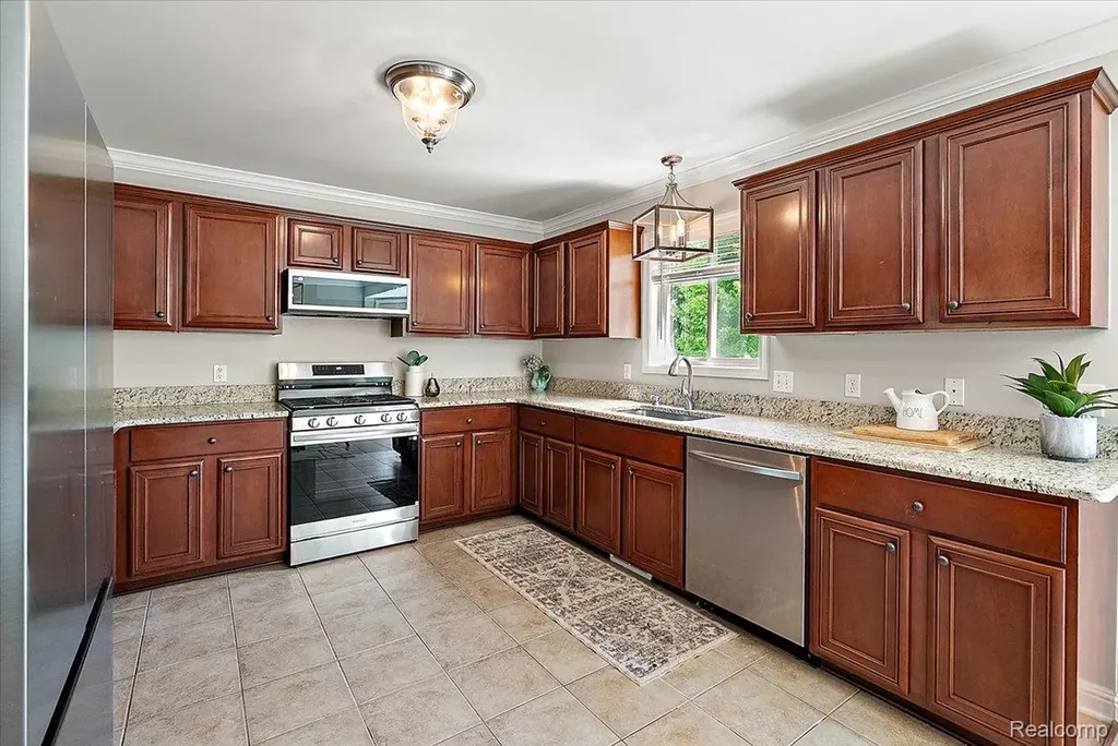 8698 Paul Drive Washington Township MI 48094