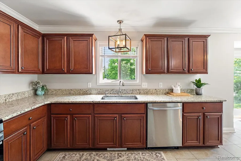 8698 Paul Drive Washington Township MI 48094