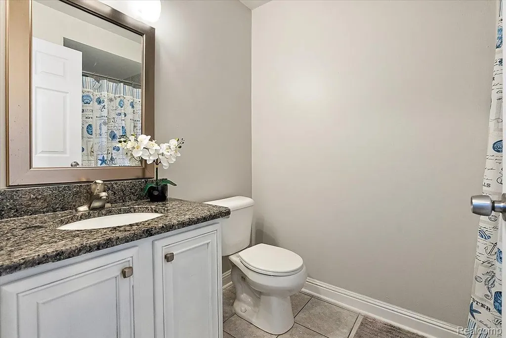 8698 Paul Drive Washington Township MI 48094