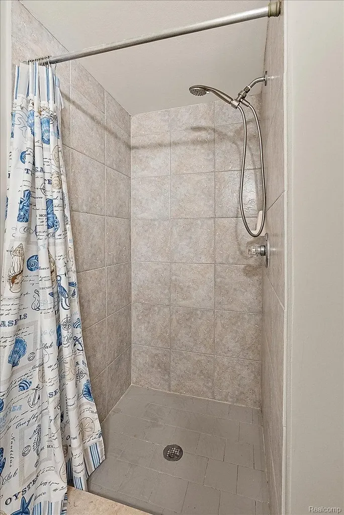 8698 Paul Drive Washington Township MI 48094