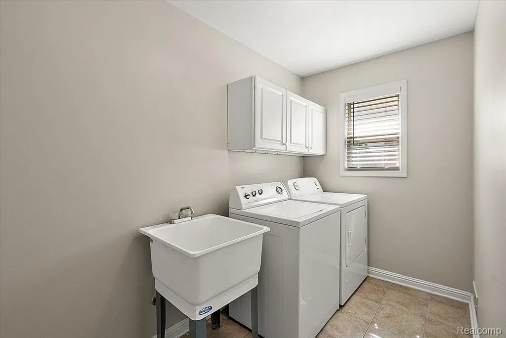 8698 Paul Drive Washington Township MI 48094