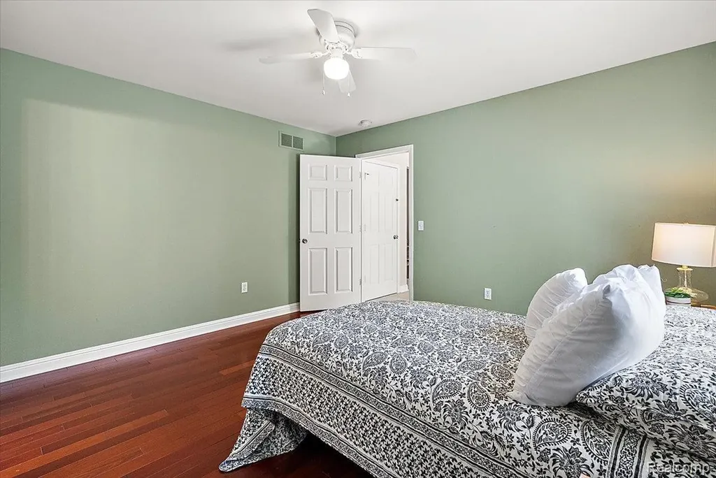 8698 Paul Drive Washington Township MI 48094