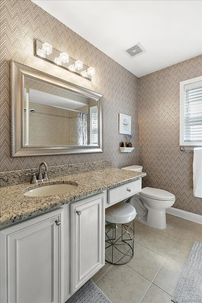 8698 Paul Drive Washington Township MI 48094