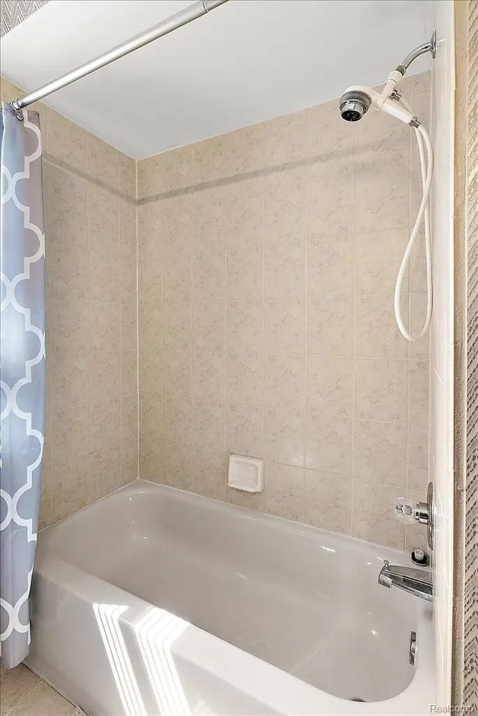 8698 Paul Drive Washington Township MI 48094