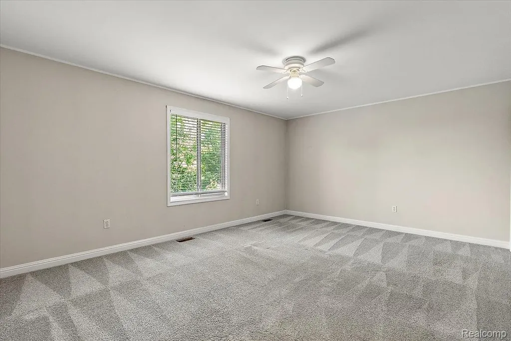8698 Paul Drive Washington Township MI 48094