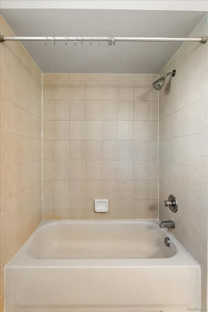 8698 Paul Drive Washington Township MI 48094