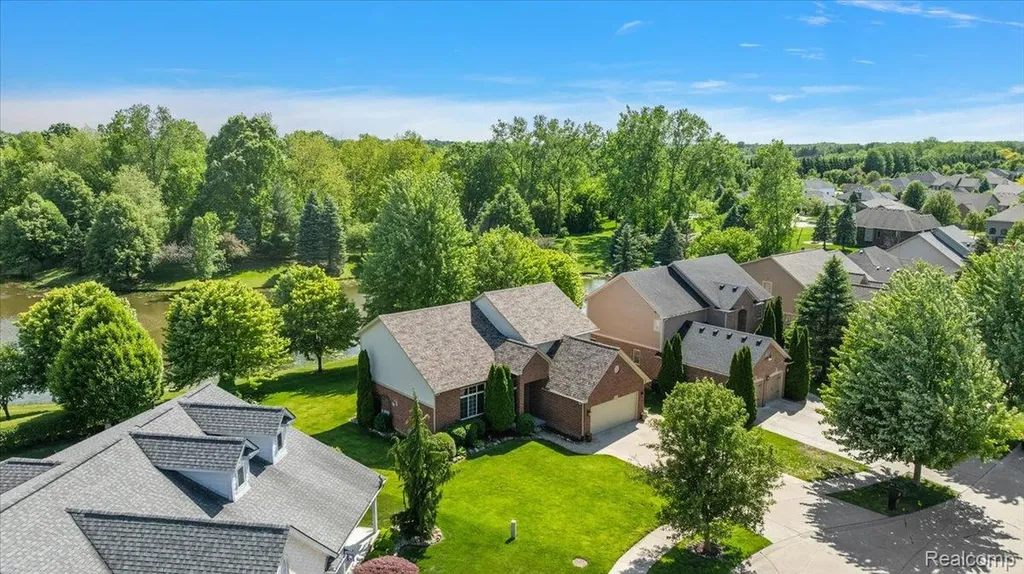 8698 Paul Drive Washington Township MI 48094