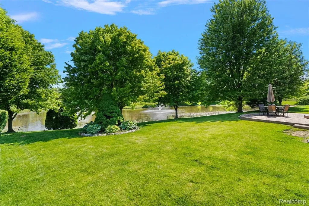 8698 Paul Drive Washington Township MI 48094