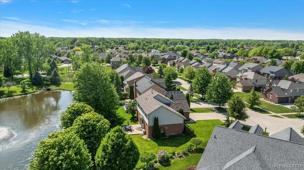 8698 Paul Drive Washington Township MI 48094