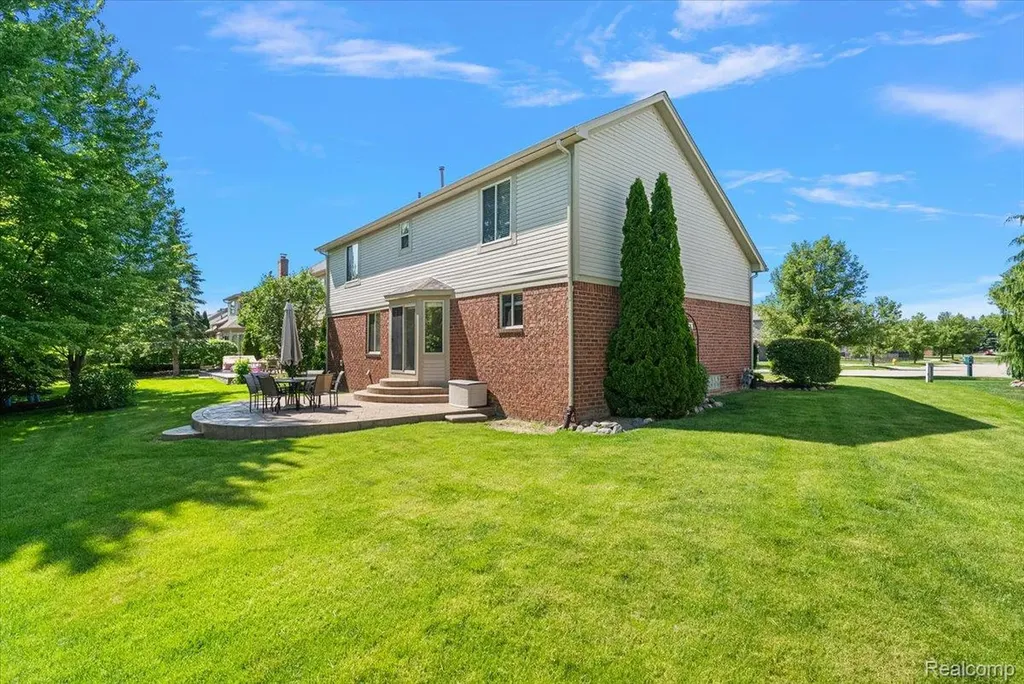 8698 Paul Drive Washington Township MI 48094