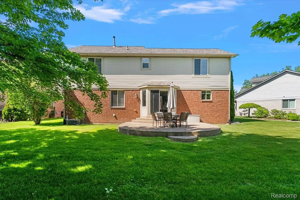 8698 Paul Drive Washington Township MI 48094