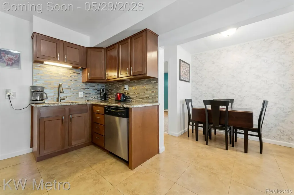 17381 Five Points Street Redford Charter Township MI 48240