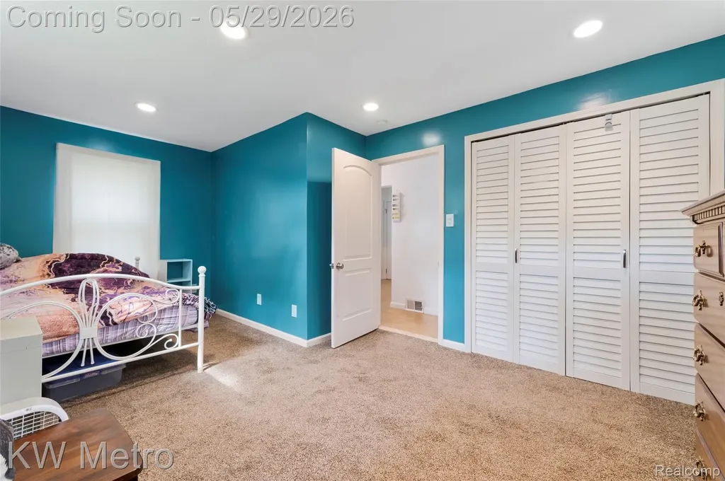 17381 Five Points Street Redford Charter Township MI 48240