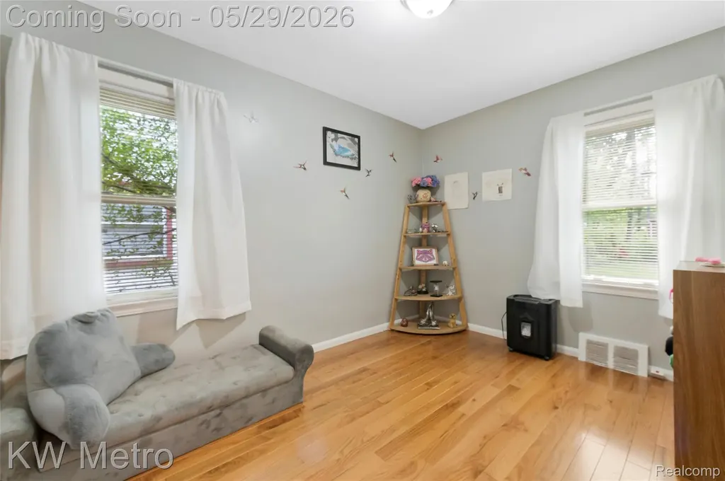 17381 Five Points Street Redford Charter Township MI 48240