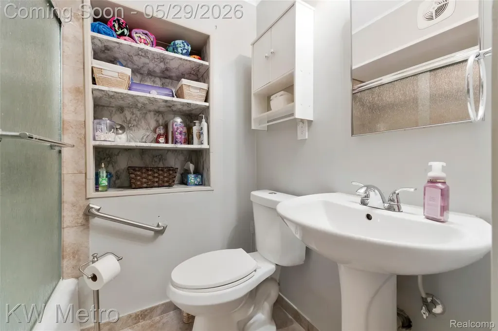 17381 Five Points Street Redford Charter Township MI 48240