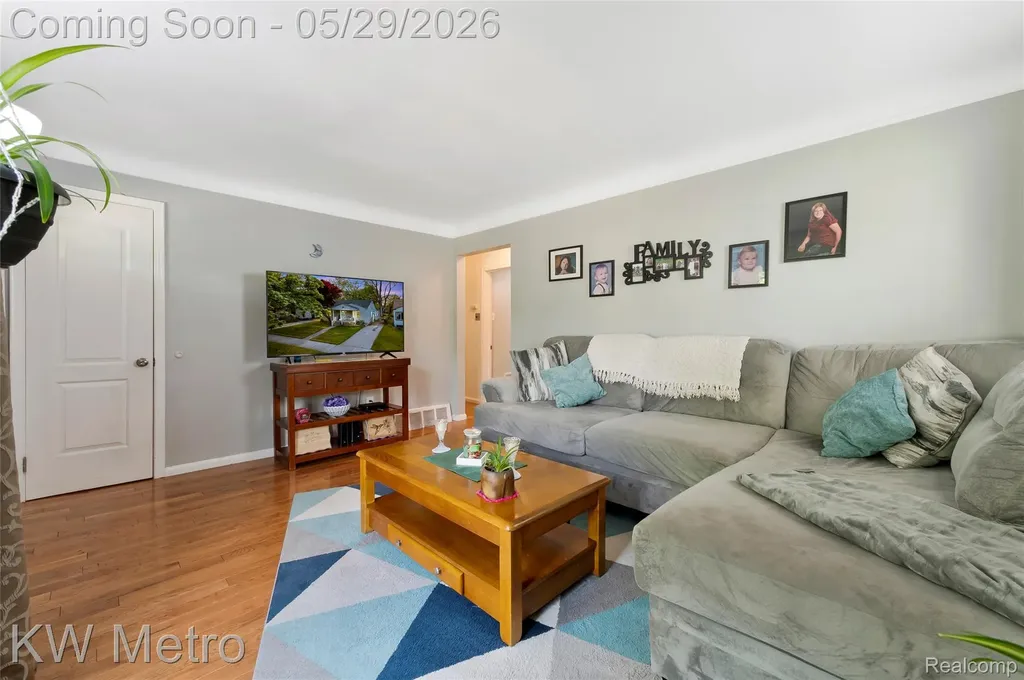 17381 Five Points Street Redford Charter Township MI 48240
