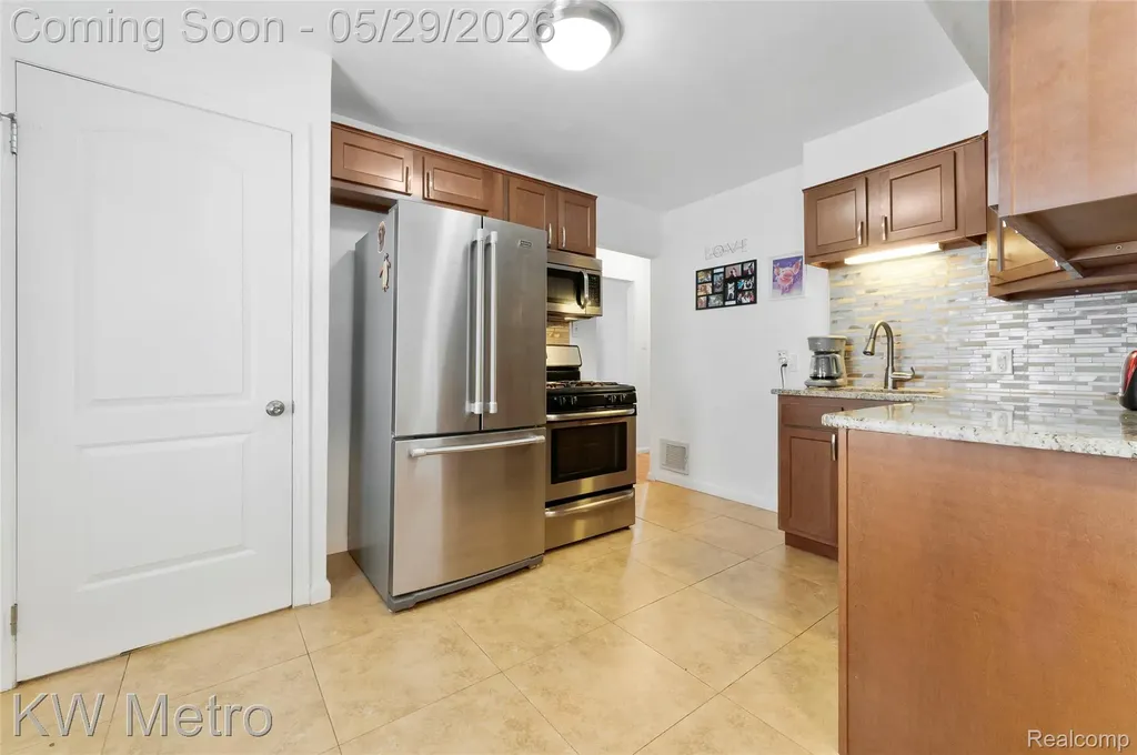17381 Five Points Street Redford Charter Township MI 48240