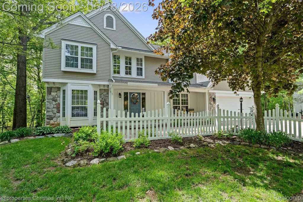 4709 Greenview Court Commerce Charter Township MI 48382