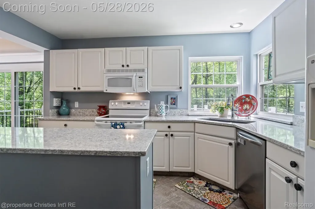 4709 Greenview Court Commerce Charter Township MI 48382