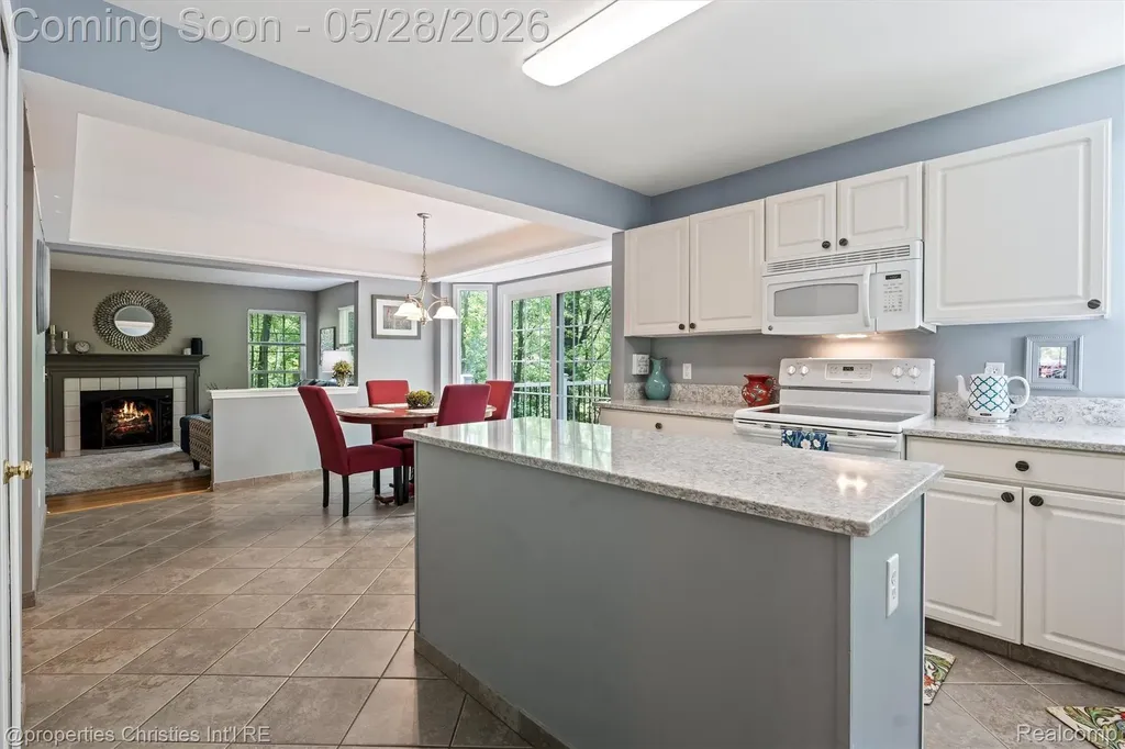 4709 Greenview Court Commerce Charter Township MI 48382