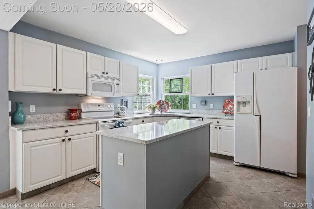 4709 Greenview Court Commerce Charter Township MI 48382