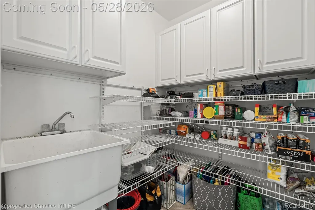 4709 Greenview Court Commerce Charter Township MI 48382