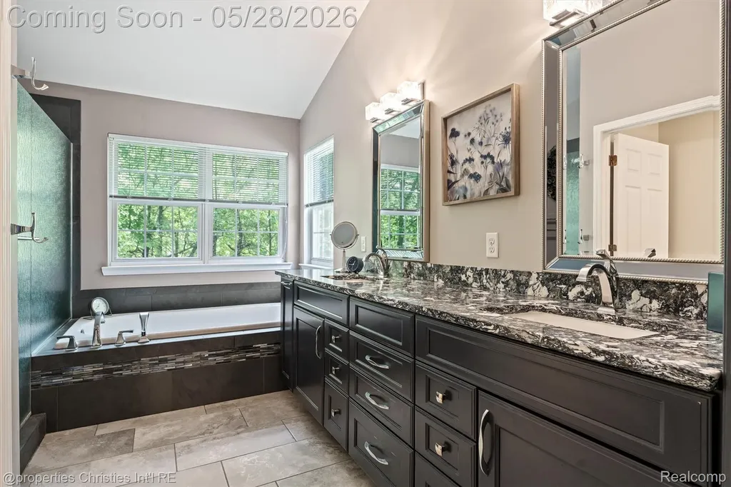 4709 Greenview Court Commerce Charter Township MI 48382