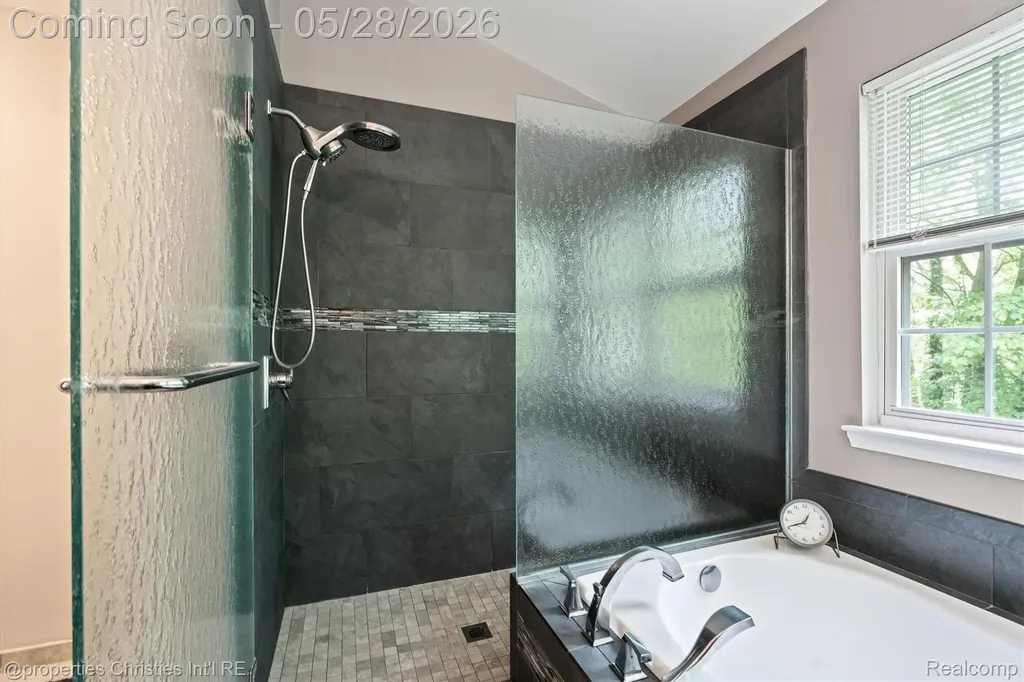 4709 Greenview Court Commerce Charter Township MI 48382