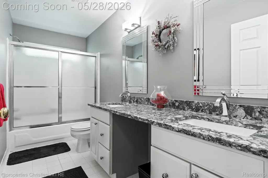 4709 Greenview Court Commerce Charter Township MI 48382