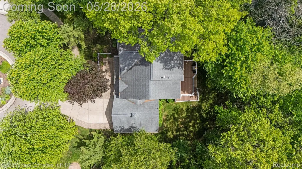 4709 Greenview Court Commerce Charter Township MI 48382