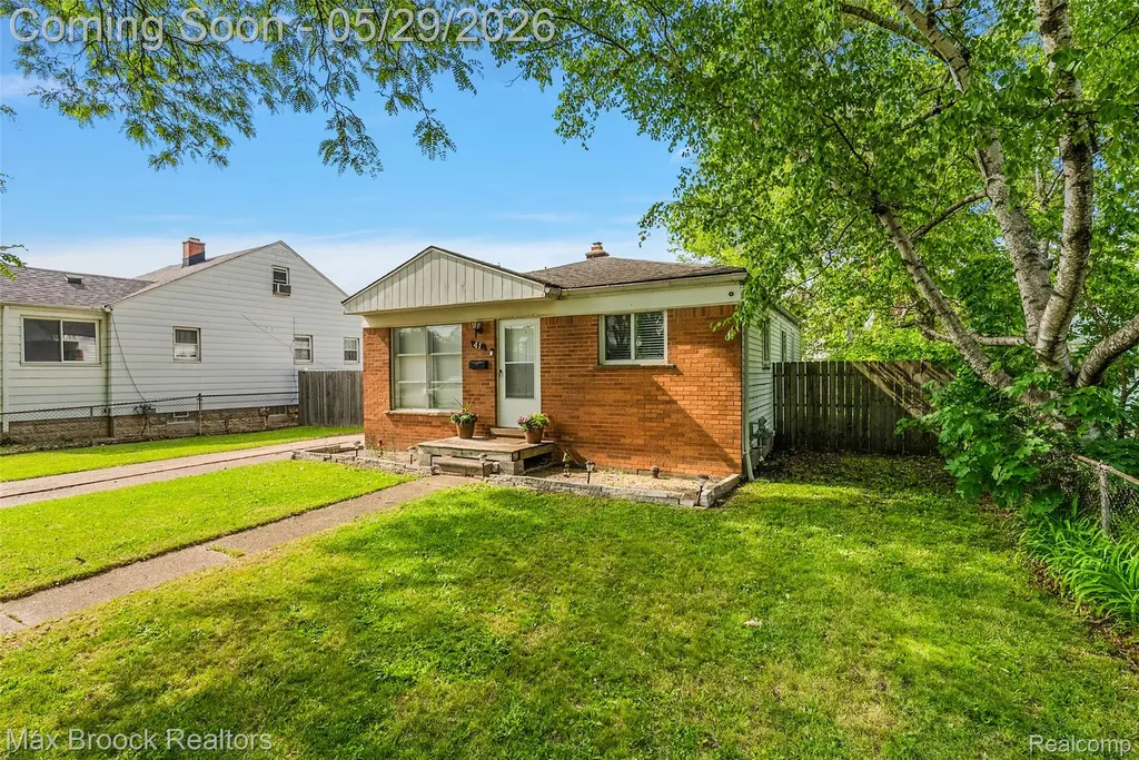41 E Madge Avenue Hazel Park City MI 48030