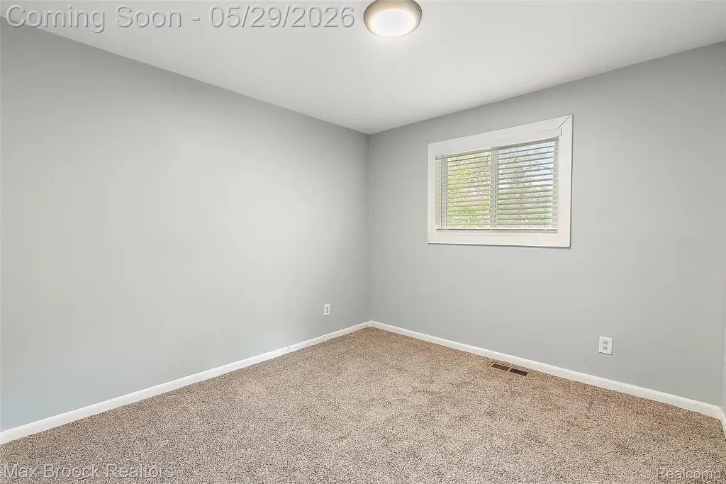 41 E Madge Avenue Hazel Park City MI 48030