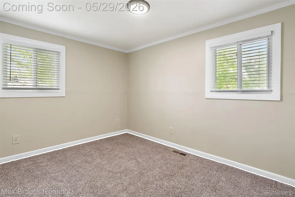 41 E Madge Avenue Hazel Park City MI 48030