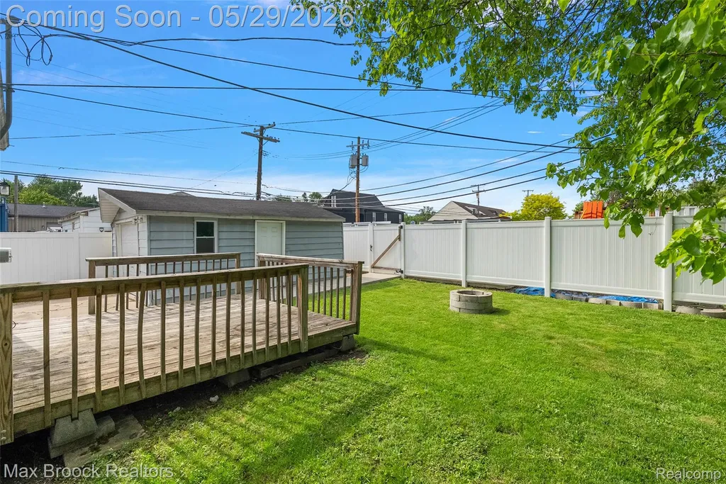 41 E Madge Avenue Hazel Park City MI 48030