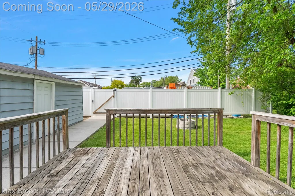 41 E Madge Avenue Hazel Park City MI 48030