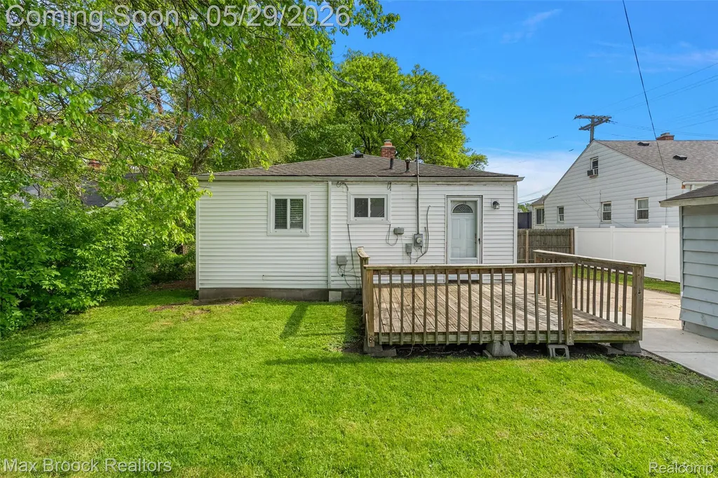 41 E Madge Avenue Hazel Park City MI 48030