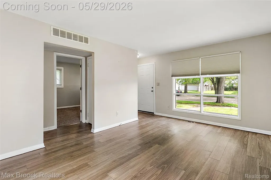 41 E Madge Avenue Hazel Park City MI 48030