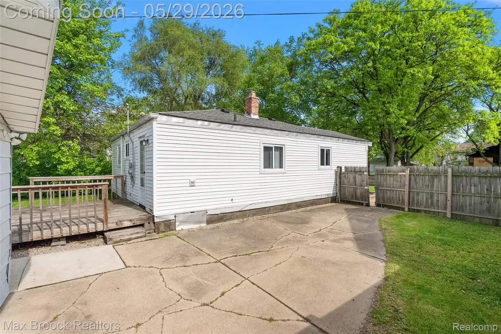 41 E Madge Avenue Hazel Park City MI 48030