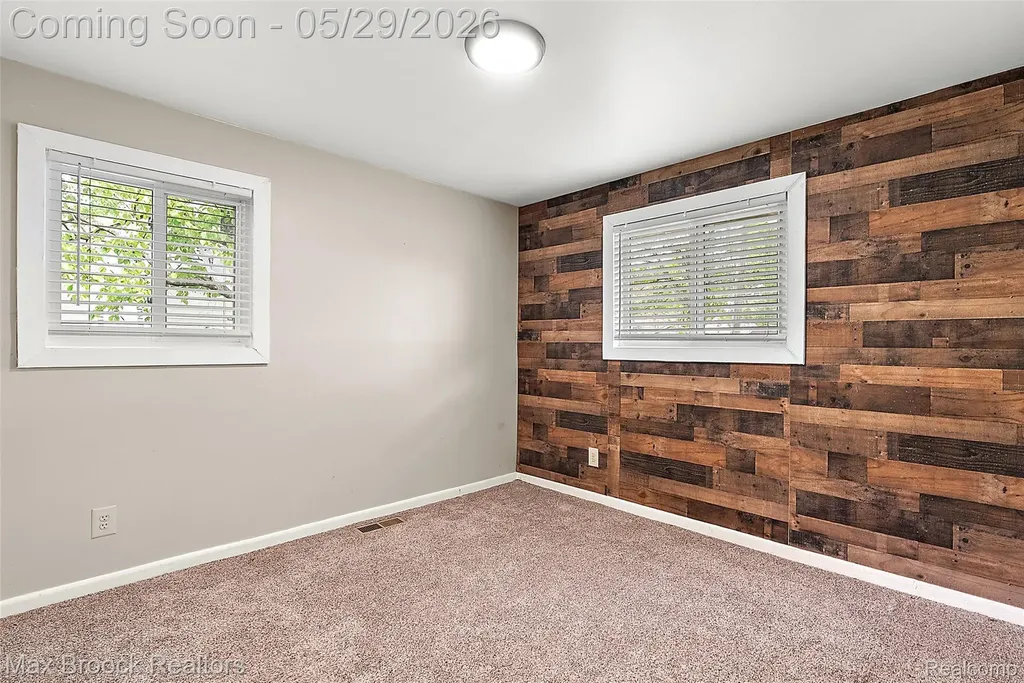 41 E Madge Avenue Hazel Park City MI 48030