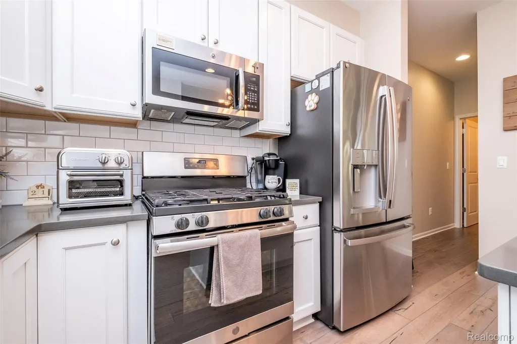 4580 Bradley Circle Troy City MI 48085