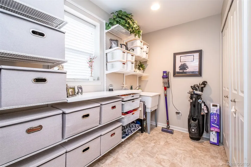 4580 Bradley Circle Troy City MI 48085