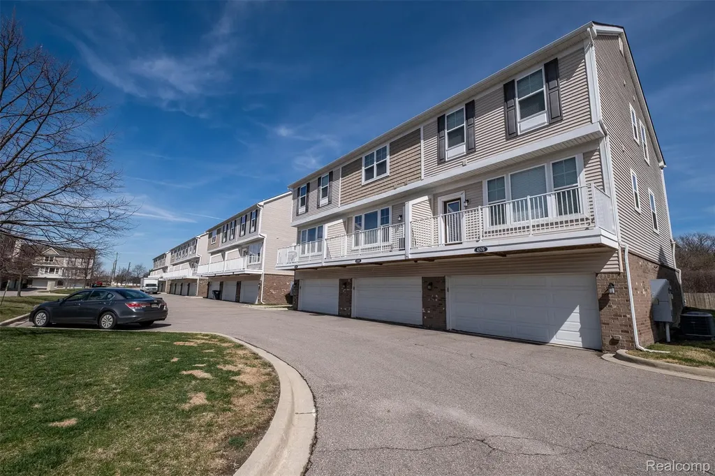 4580 Bradley Circle Troy City MI 48085