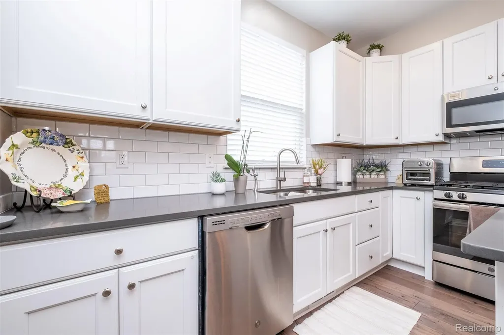4580 Bradley Circle Troy City MI 48085
