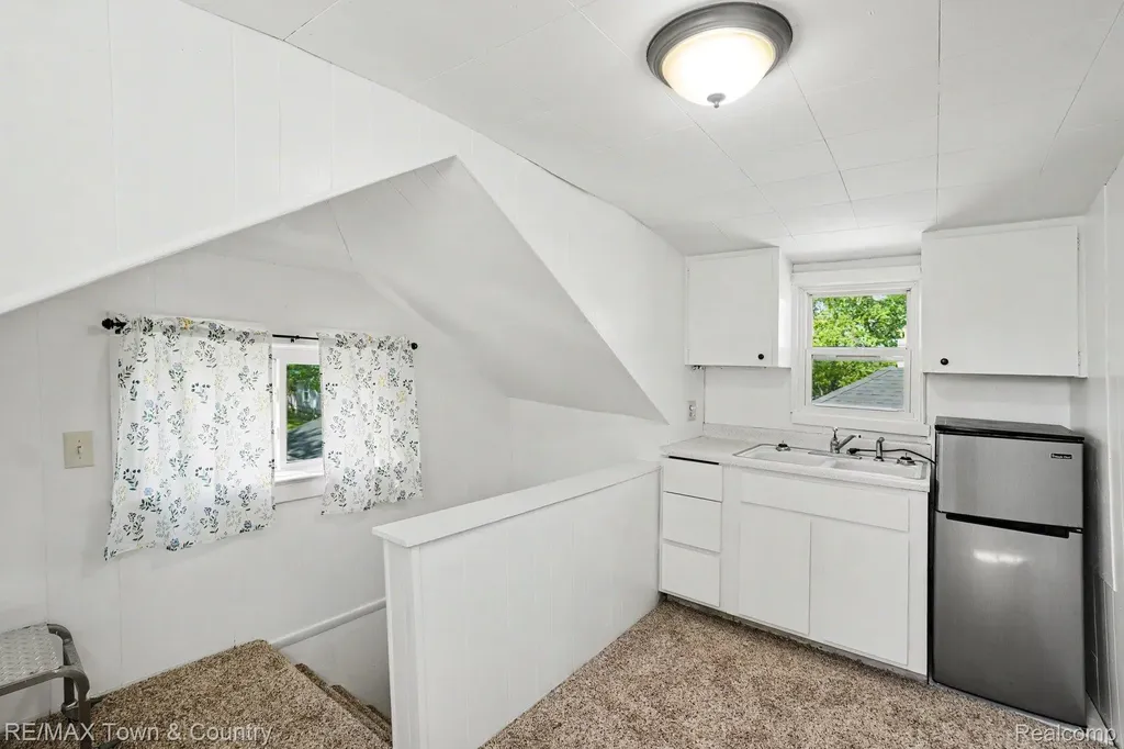 2062 E Schumacher Avenue Burton City MI 48529