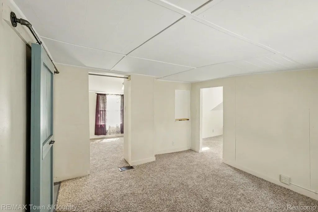 2062 E Schumacher Avenue Burton City MI 48529