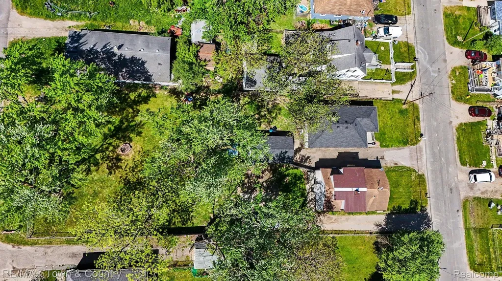 2062 E Schumacher Avenue Burton City MI 48529