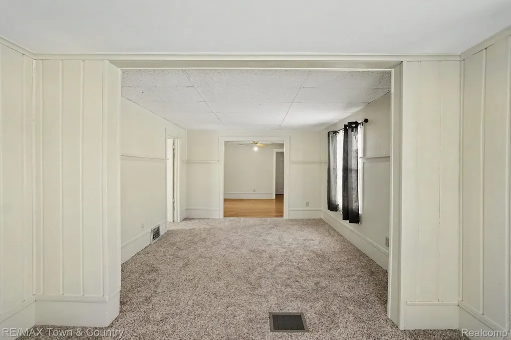 2062 E Schumacher Avenue Burton City MI 48529